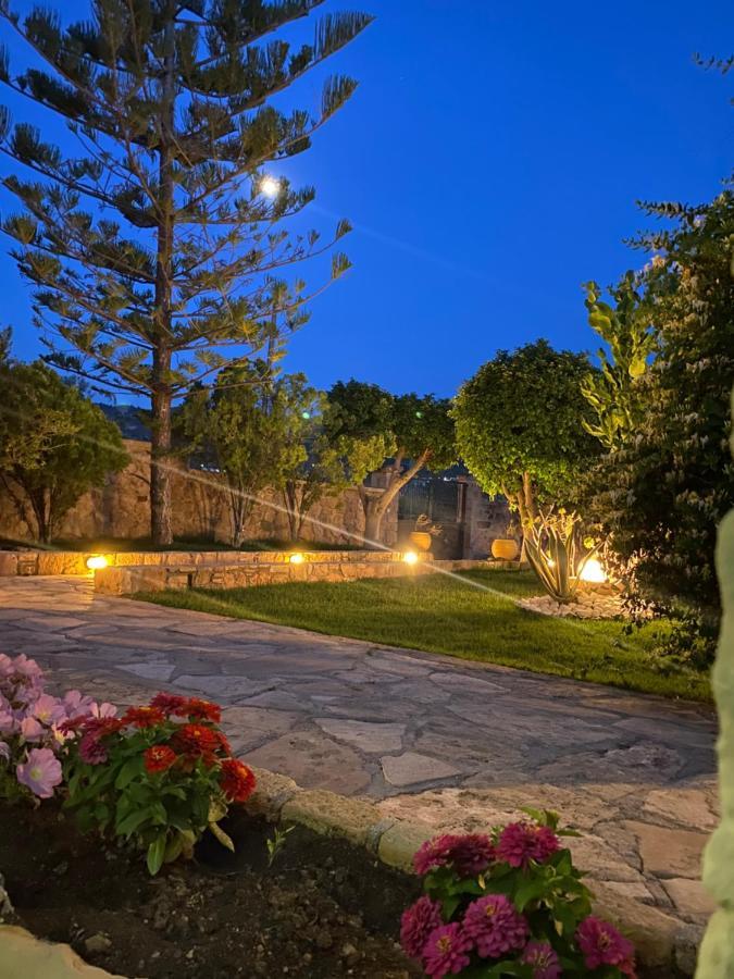 Pistachio Guesthouse, Παραδοσιακός Ξενώνας Vathí Exterior foto